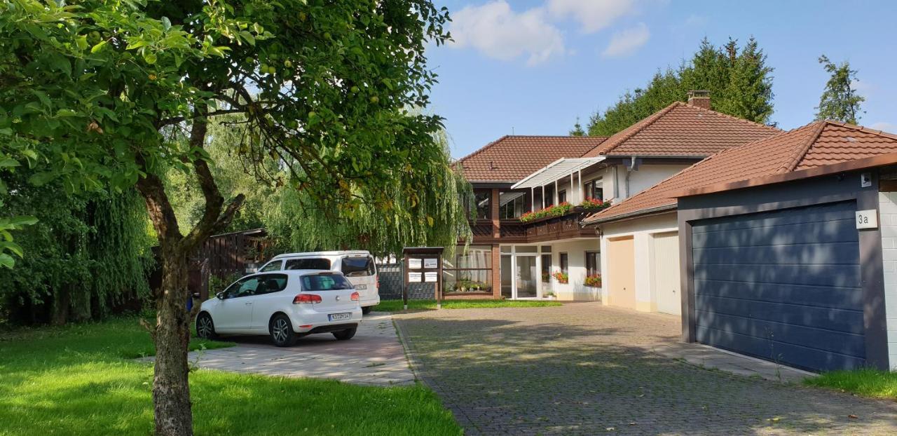 Froschkoenig Mit Teichblick Apartman Trendelburg Kültér fotó